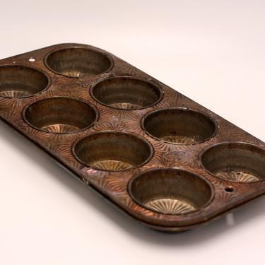 vintage ovenex muffin or cupcake tin/starburst tin/ekco cupcake tin 