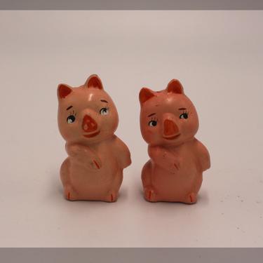 vintage ceramic pig salt and pepper shakers/made in japan 