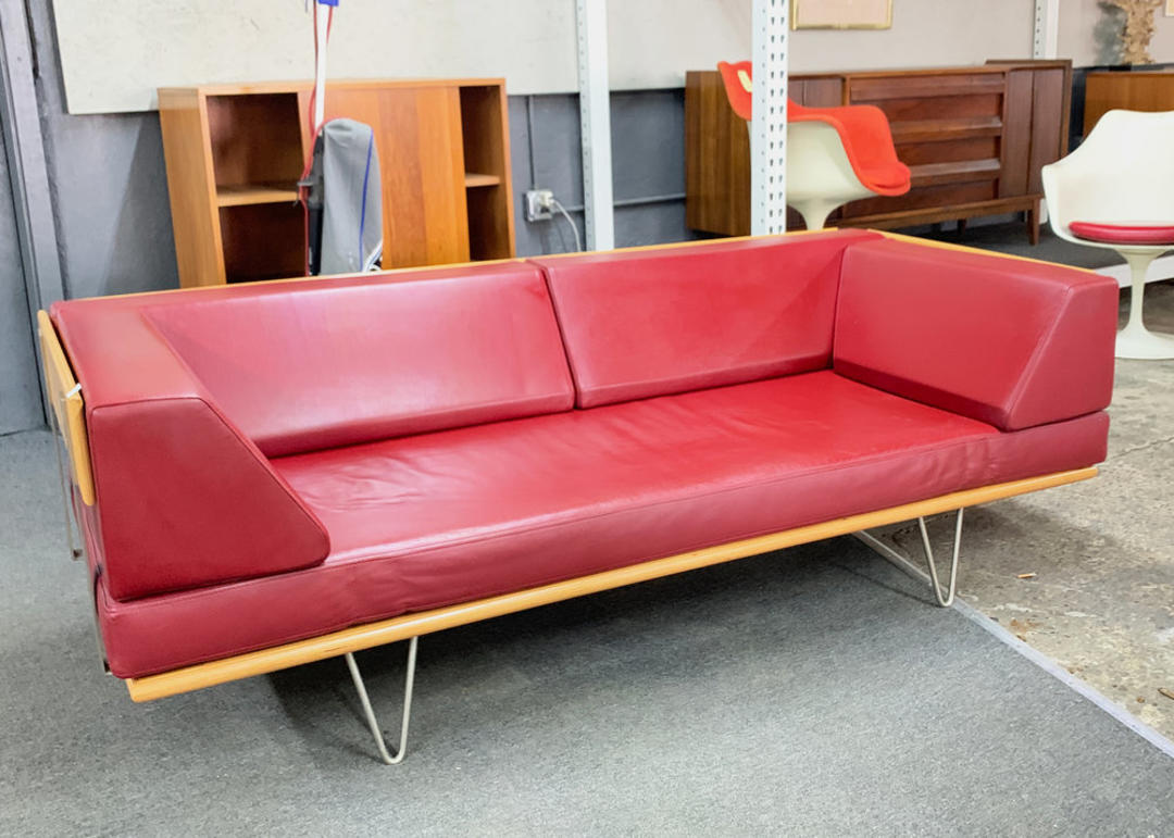 Modernica daybed store