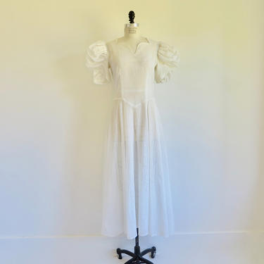 Vintage 1940's White Cotton Organdy Voile Long Dress Sweetheart Neckline Puff Sleeves Wedding Bridal WW2 Era 32&quot; Waist Medium 