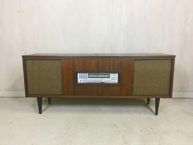 Mid Century Refurbished Stereo Console Cabinet With Turntable By