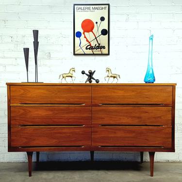  Elegant Minimalistic Walnut MCM Dresser Credenza