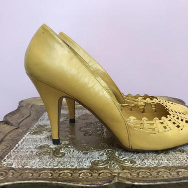Yellow pumps size 1 sales
