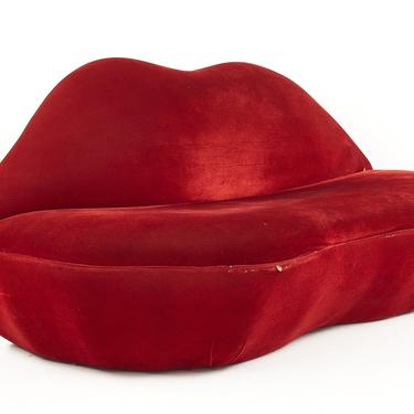 Salvador Dali Style Mid Century Lips Sofa - mcm 