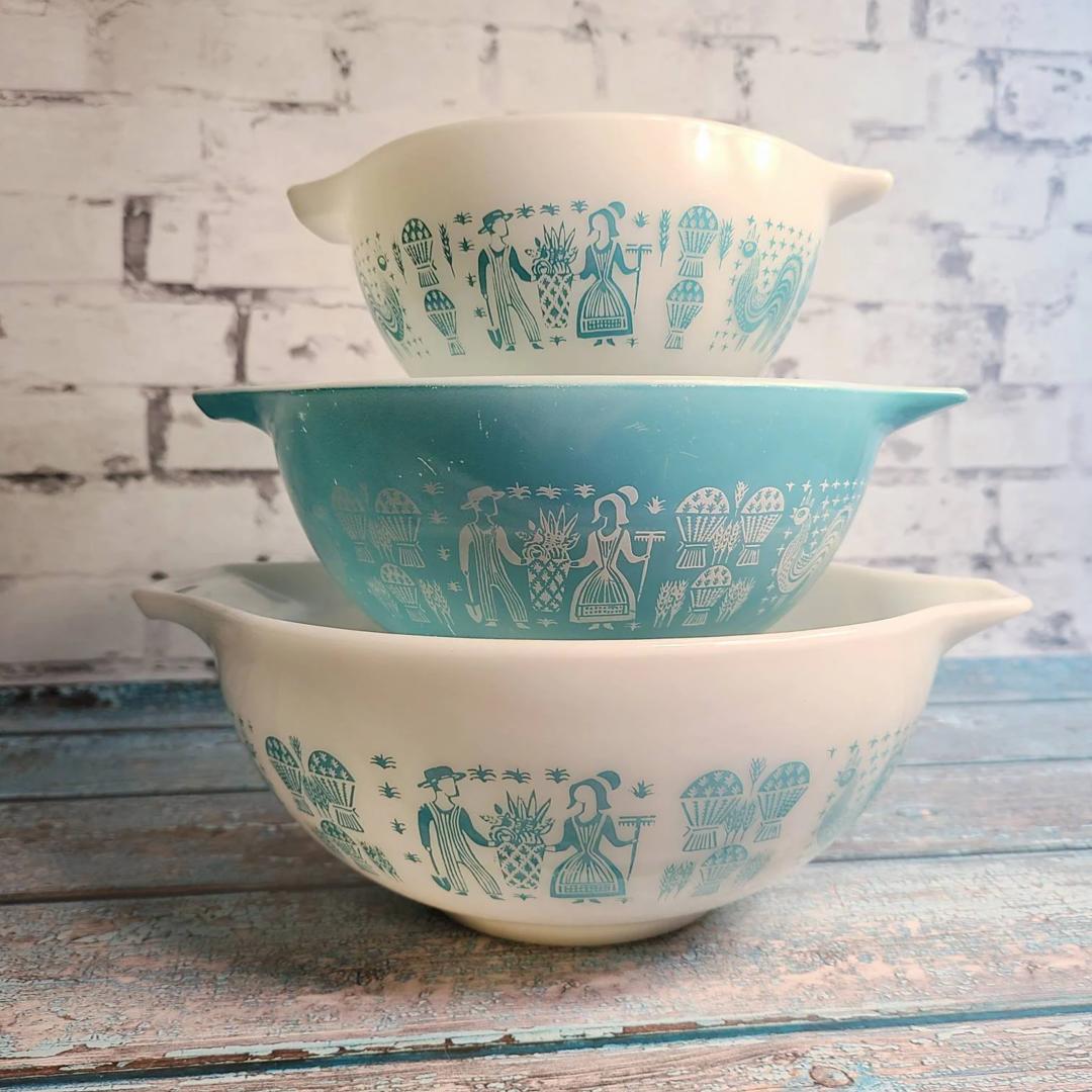 Vintage Pyrex Verde Green Cinderella Mixing Nesting Bowls Set of 3, 444 443  441, Pyrex Nesting Bowl Set of Three, Green Pyrex Set 