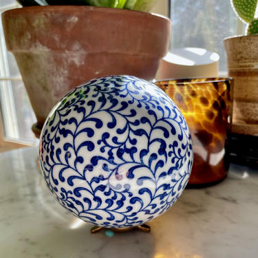 Vintage Vines Porcelain Carpet Ball, Ceramic Orb, China Sphere - Cobalt Blue White, 4 inch, Chinoiserie Home Decor, Collectible, Bowl Filler 