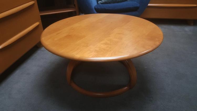 Mid-Century Modern round maple coffee table with rotating top by Heywood-Wakefield