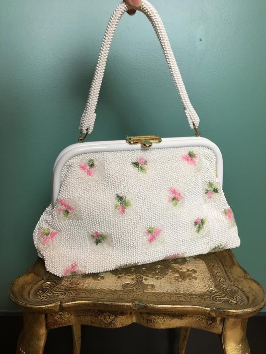 70011 B1 VHB Vintage 1950's Lumured Floral Pattern Beaded Handbag