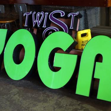 TWIST YOGA Light Up Sign