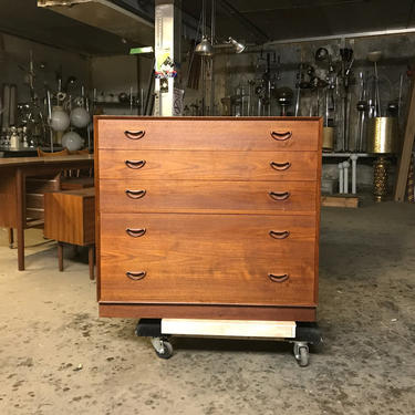 HVIDT MOLGAARD TEAK DRESSER