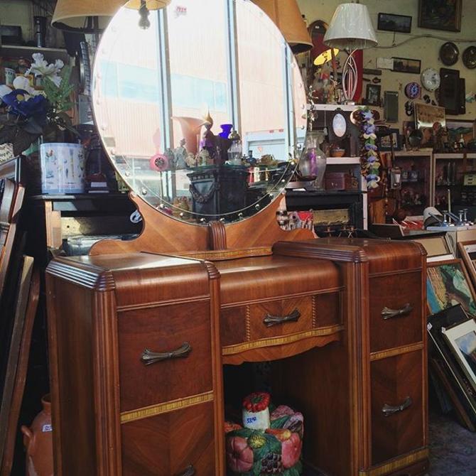 Art Deco Round Mirrored Vanity