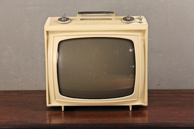 1970s RCA Victor Television – ONLINE ONLY | Furnish Green