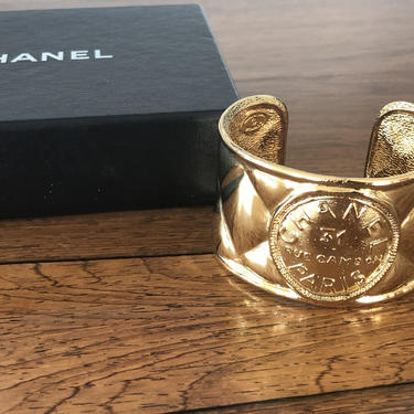 Vintage 90's CHANEL CC LOGO Letters Monogram Gold Plated Charm Bracelet  Bangle Cuff Jewelry