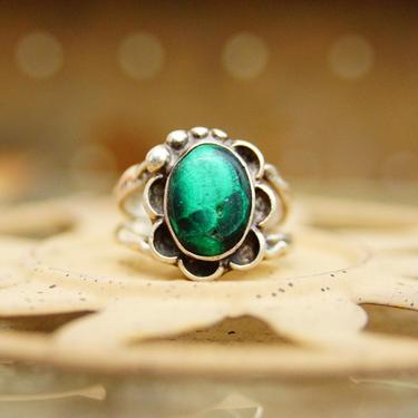 Vintage Hammered Sterling Silver Malachite Ring, Native American Style, Floral Setting, Oxidized Silver, Dark Green Gemstone, Size 7 1/2 US 