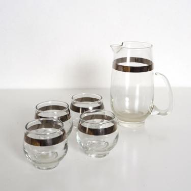 vintage Dorothy Thorpe style glass pitcher and 4 matching glasses with silver rims 