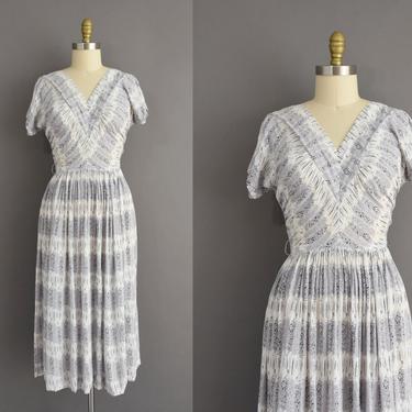 vintage 1950s dress | R&K Gray Rayon Print Dress | Small | 50s vintage dress 