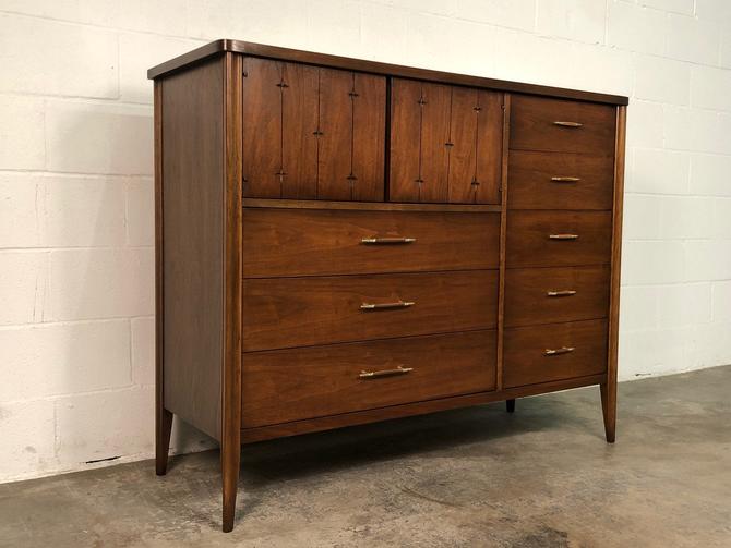 Broyhill Saga MidCentury Modern Walnut Magna Dresser / Chest With