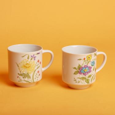 Set of 2 Vintage 70s White Floral Colorful Graphic Ceramic Teacups 