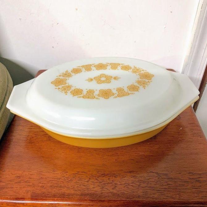 Pyrex Butterfly Gold Divided Casserole Dish With Decorative Lid