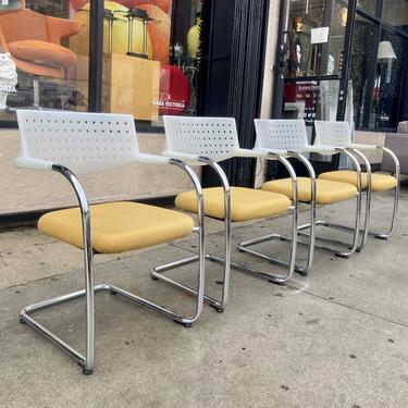 Button Up | Set of 4 Original Visavis 2 Chairs by Vitra