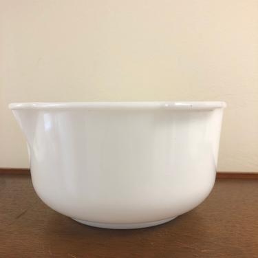 Mixing and Measuring Bowl With Spout White, Linex Enamel, Made in Taiwan 