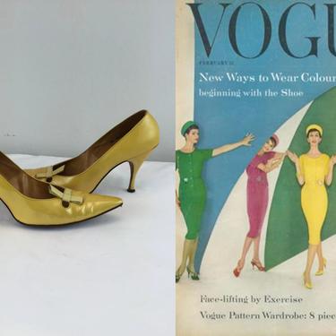 There Are Ways to Wear Colour - Vintage 1950s 1960s Golden Yellow Pearl Patent Leather Heels Pumps Shoes - 8.5 