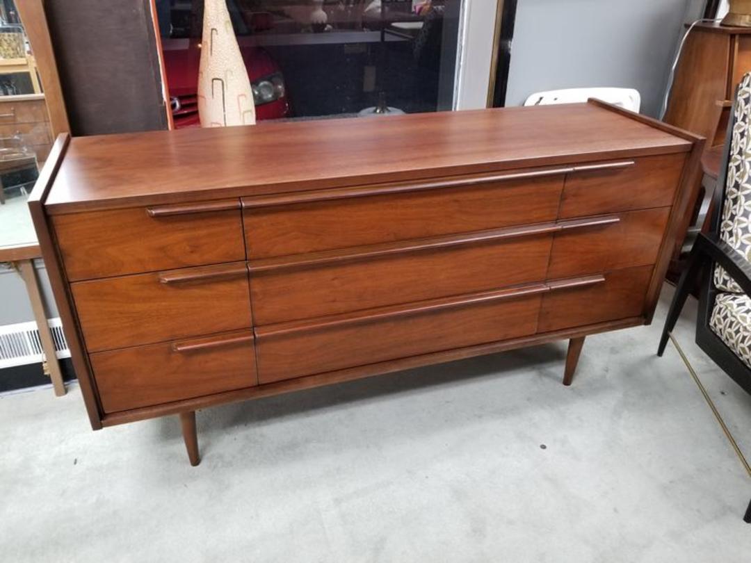 MidCentury Modern walnut nine drawer dresser Peg Leg Vintage