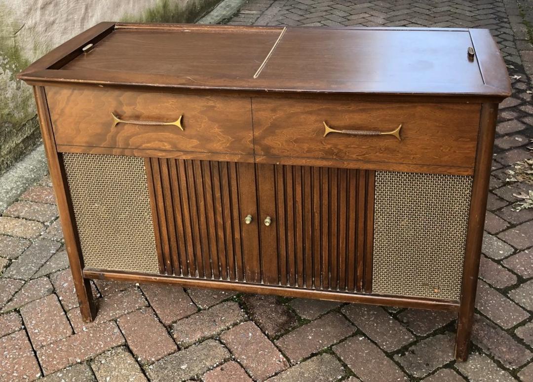 Magnavox Stereo Console | Dig This | New Jersey