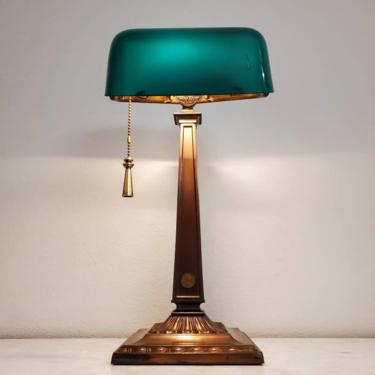 Early 20th Century American Emeralite Antique Bankers Desk Lamp by H.G. McFaddin, New York, No 8734, Wheat Penny Mounted 