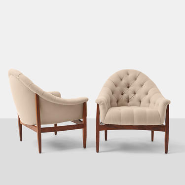 Pair of Lounge Chairs by Milo Baughman