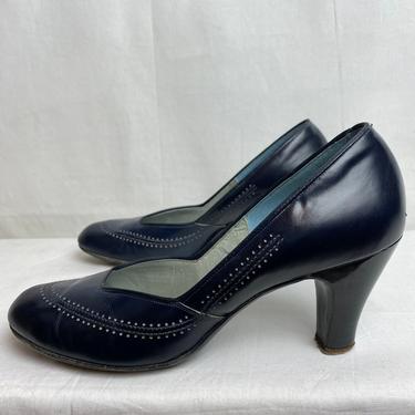 40’s navy blue shoes~ 1940’s pinup heels~ low pumps~ spectator style~ nautical blue &amp; white~ wide heel~ size 7 