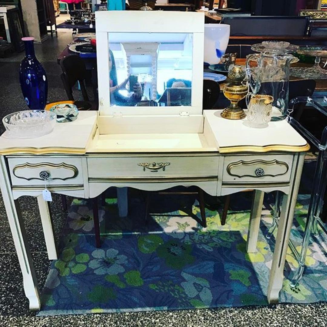 French Provincial Makeup Vanity Saubhaya Makeup