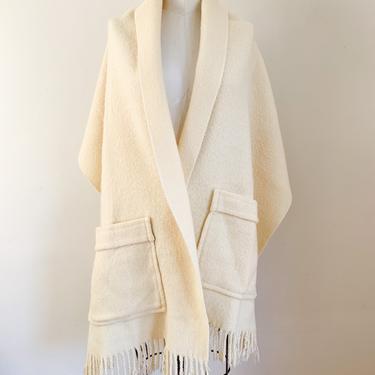 Vintage 1970s Cream Wool Shawl with pockets 