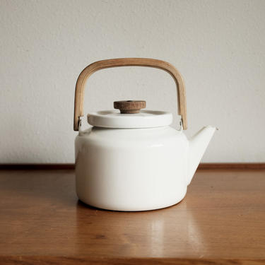 Heikki Orvola for ARABIA Finland Vintage Finella kettle