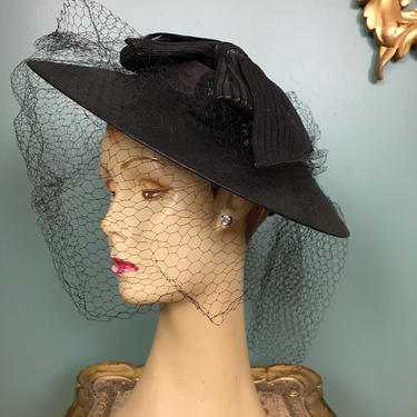 1940s tilt hat, black straw hat, vintage hat, Frederick &amp; Nelson, hat with veil, platter hat, film noir style, saucer hat, cartwheel hat 