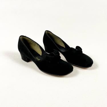 1940s Black Suede Pumps With Sculpted Bow Detail / Size 8 / Leather / Pin Up / ww2 / Vintage Pumps / Round Toe / Teen Treds / Vamp / Noir / 