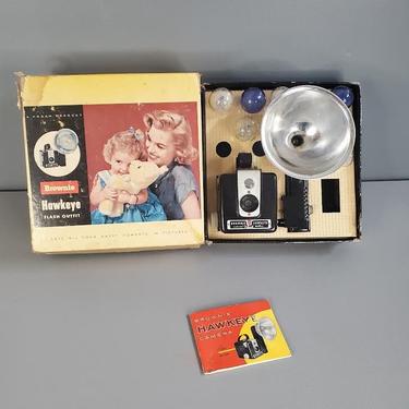 Vintage Brownie Hawkeye Camera in Box with Flash and Bulbs 