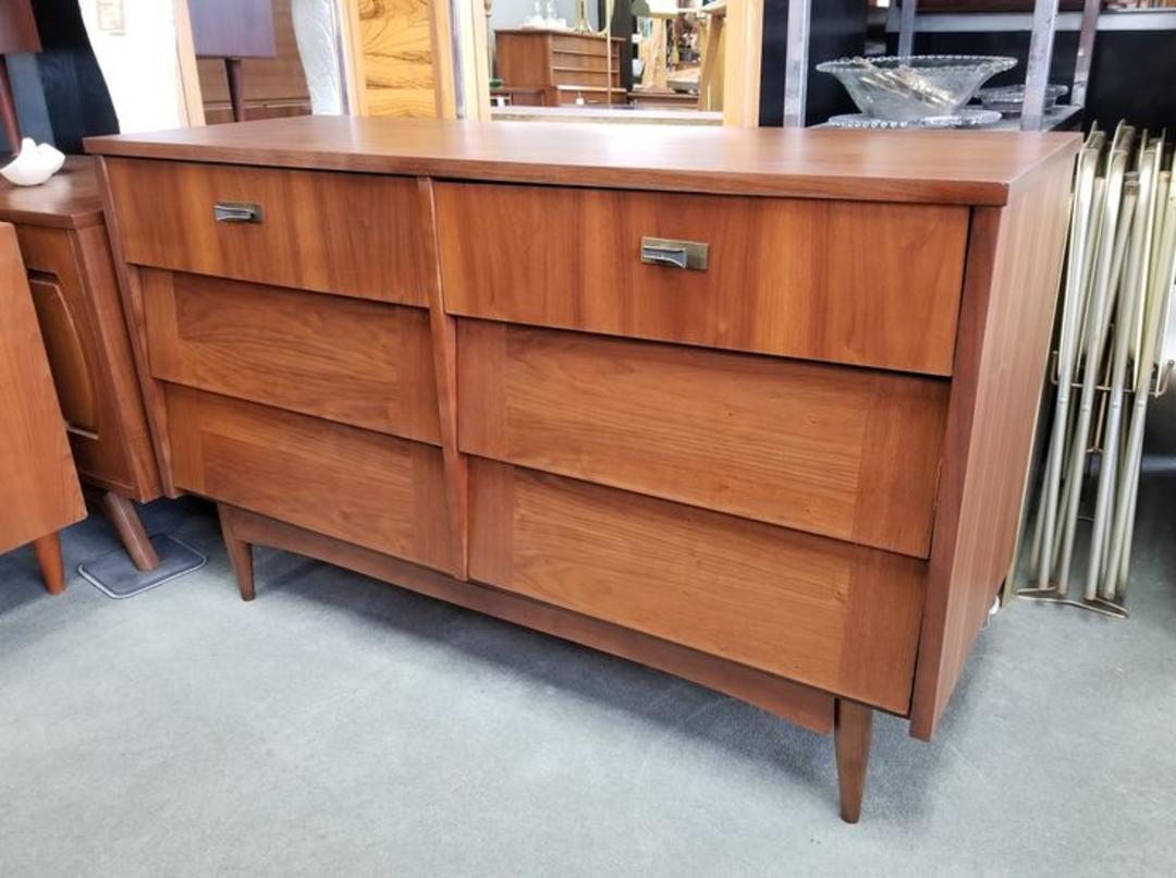 MidCentury Modern walnut six drawer dresser with slat fronts Peg Leg