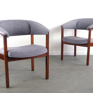 A Set of 2 Barrel Arm Chairs by Arthur Umanoff for Madison, USA 