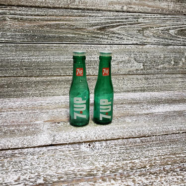 Vintage 7up Bottles Salt and Pepper Shakers, Soda Bottle Salt n Pepper Set, Green 7up Pop Bottle, The UnCola, Retro Vintage Kitchen 