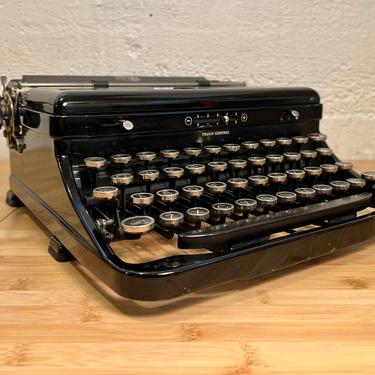 1937 Royal Model O Portable Typewriter, New Ribbon + Spare, Case, Owner's Manual 