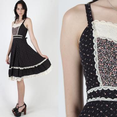 Vintage 70s Black Calico Dress / Tiny Floral Country Style Print / Womens Folk Porch Dress / Prairiecore Peasant Midi Mini Dress 