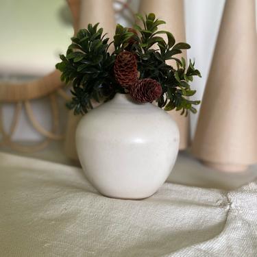 Ceramic modern decorative vase | dry flower vase | cottage core vase | white minimal vase | Table decoration 