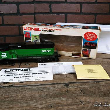 Vintage Lionel O and 027 Gauge Engine Burlington Northern GP20 6-8957 Locomotive 