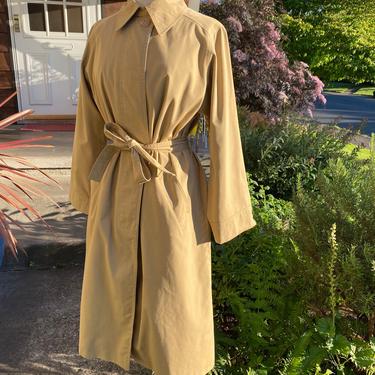 70s trench coat~ cinched belted waist~ 1970’s sexy timeless overcoat ~ tan beige~ size M/L 6-8 