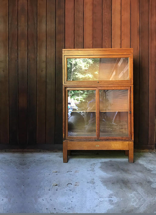 Tiger Oak Barrister Sliding Door Liquor Cabinet Case Globe