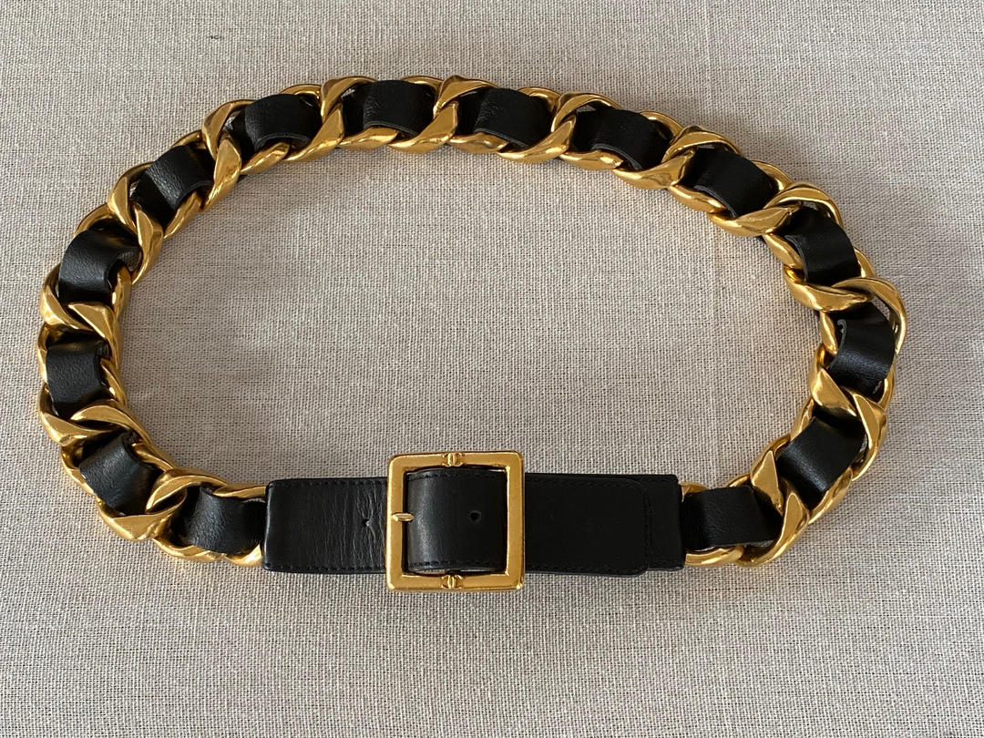 Vintage 90's CHANEL PARIS Gold Thick Chain Black Leather Waist