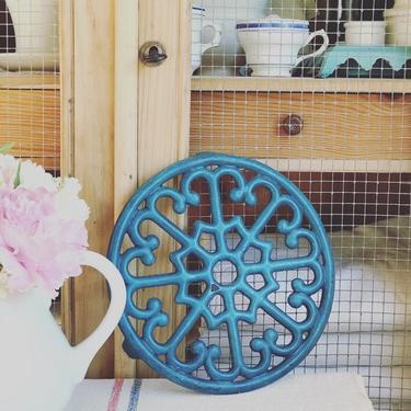 Beautiful bi rage French blue teal cast iron trivet 