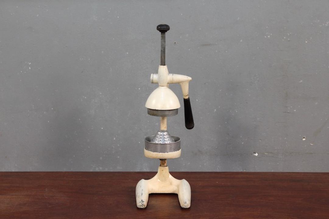 Vintage 2024 Juice King Hand JuicerVINTAGE RETRO