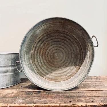 Antique Wash Tub | Galvanized Wash Tub | Large Wash Basin | Large Metal Basin | Zinc Tub | Outdoor Tub | Washtub with Handles | Farmhouse 